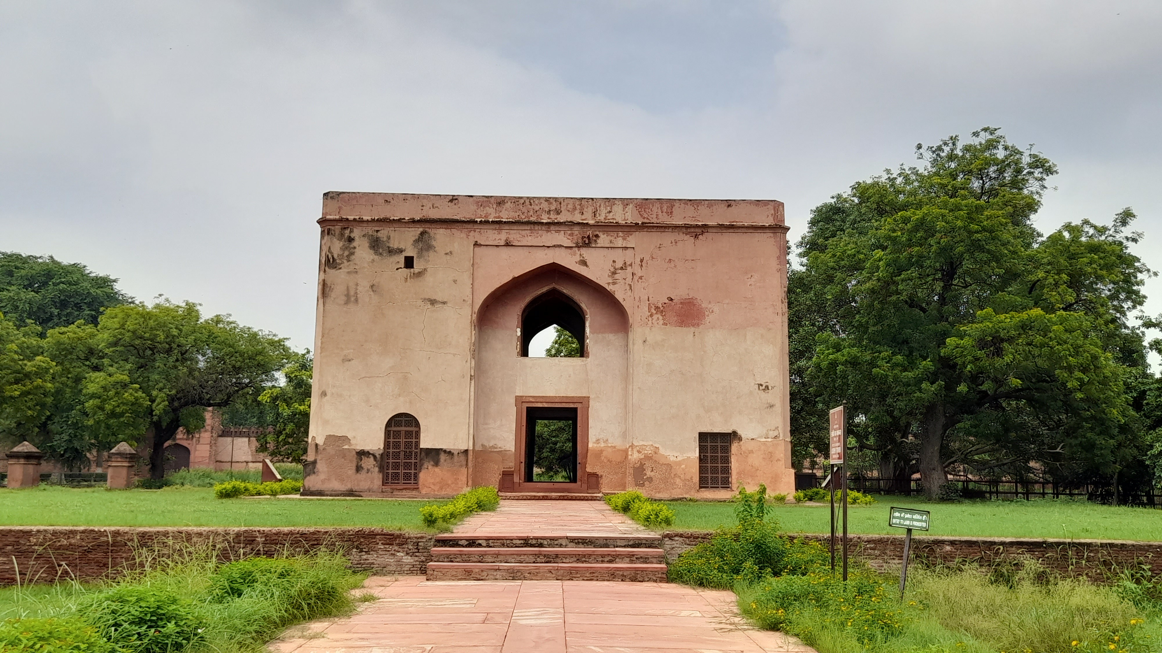 Kanch Mahal, Akbar