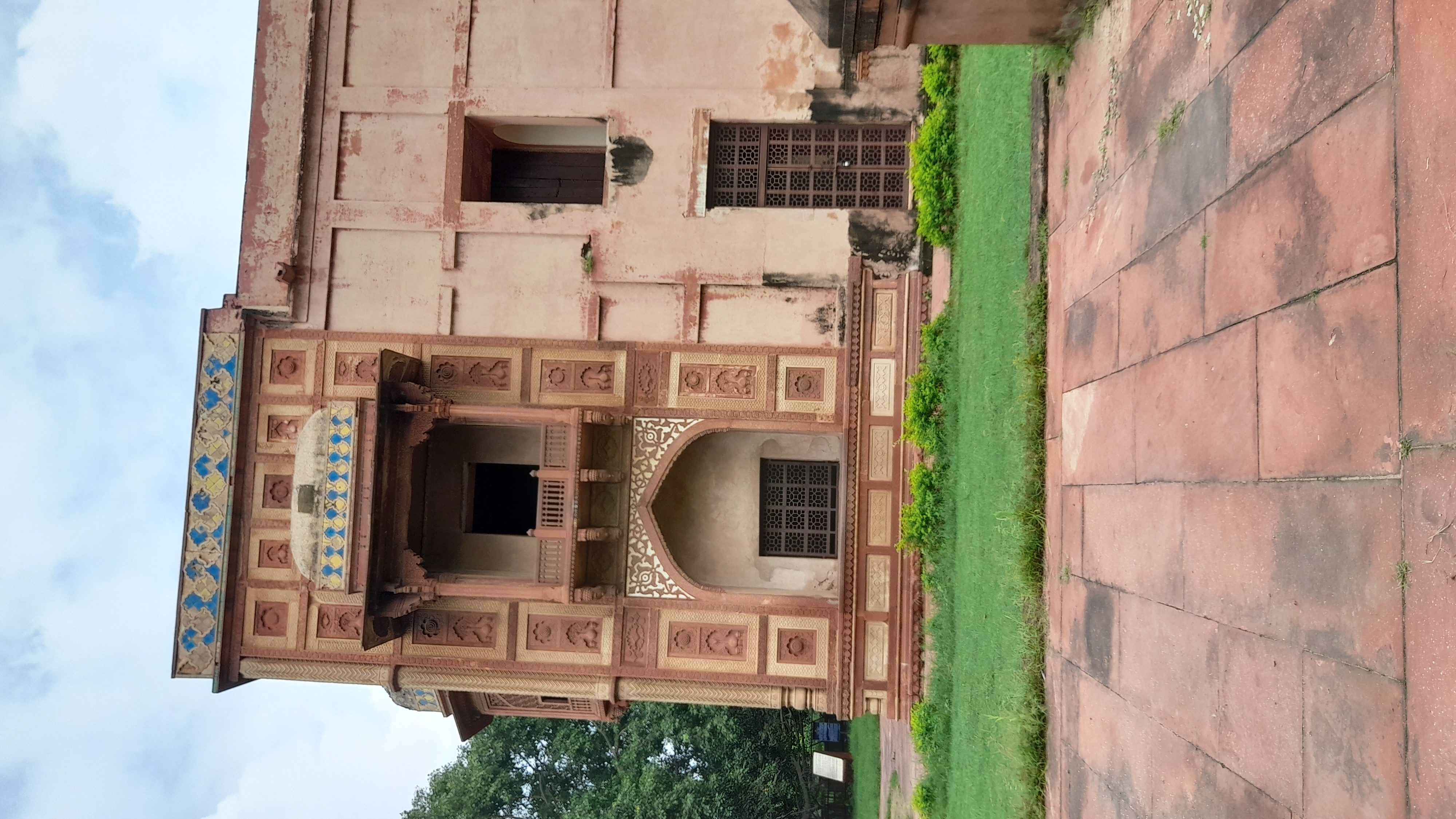 Kanch Mahal, Akbar