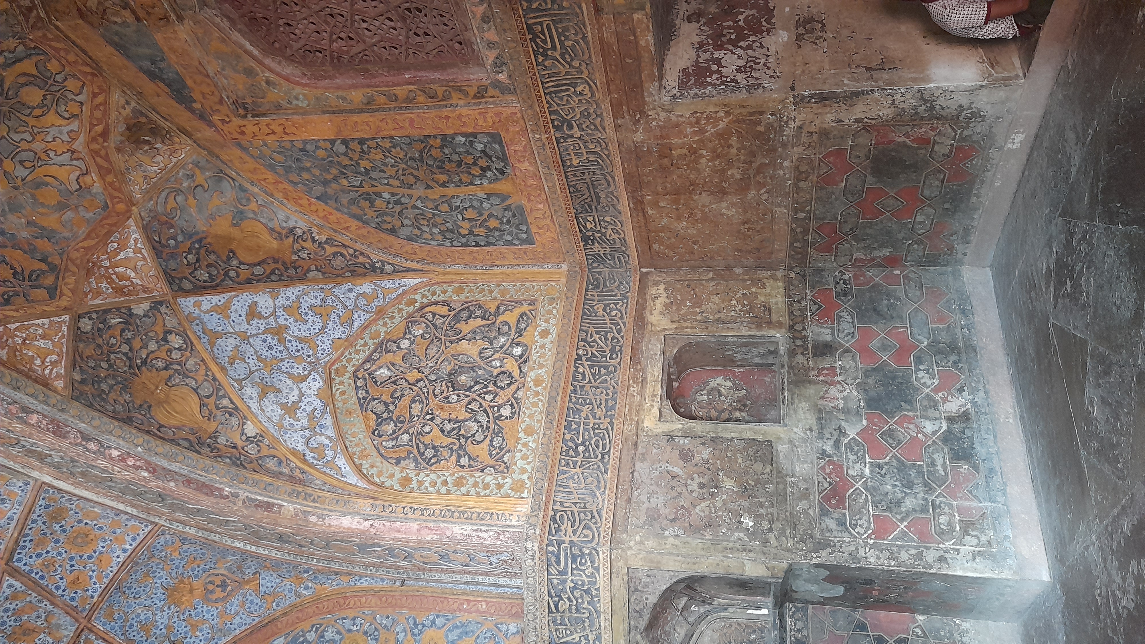 Ante-chamber, Akbar