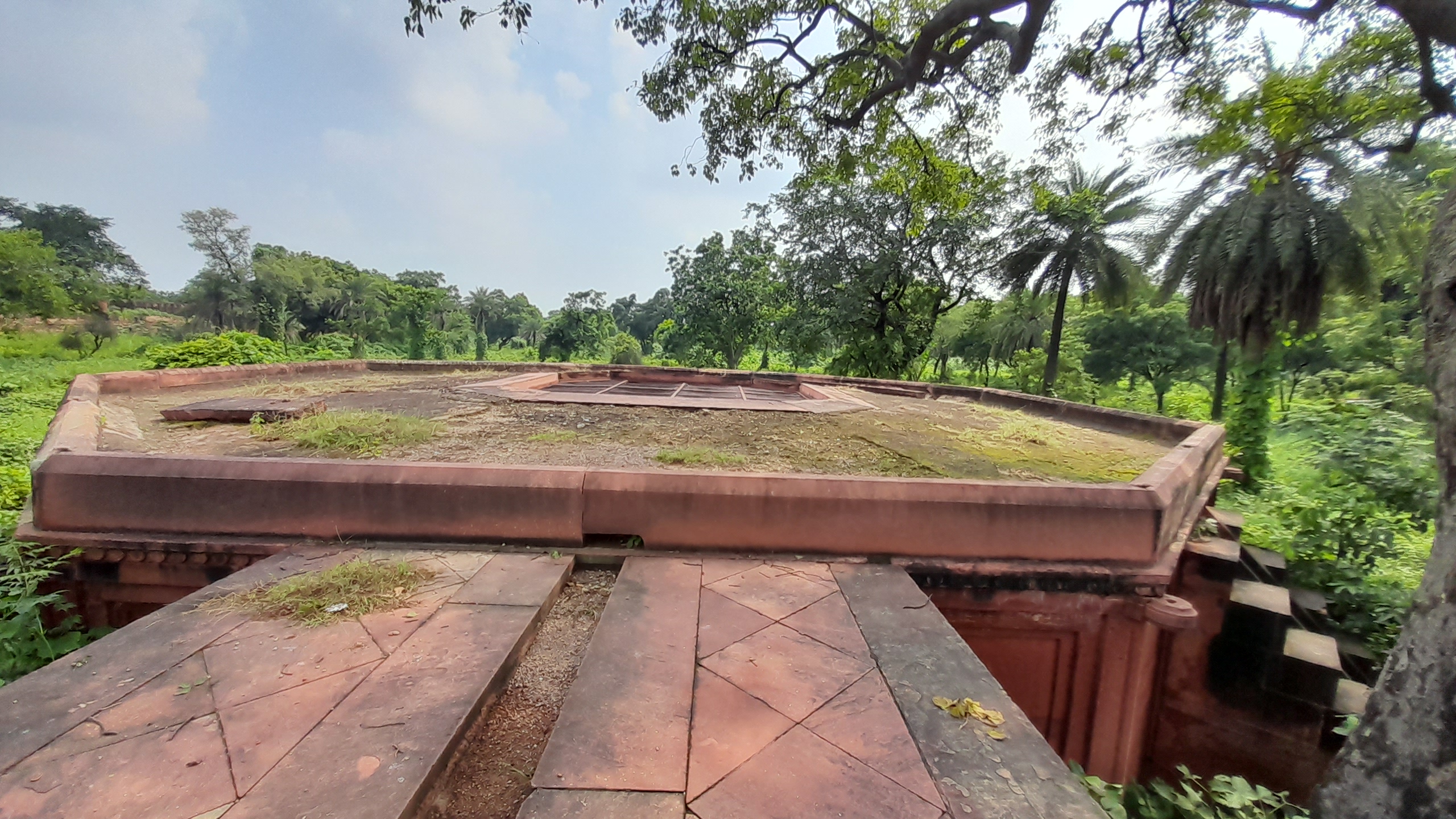 Octagonal Tank, Akbar