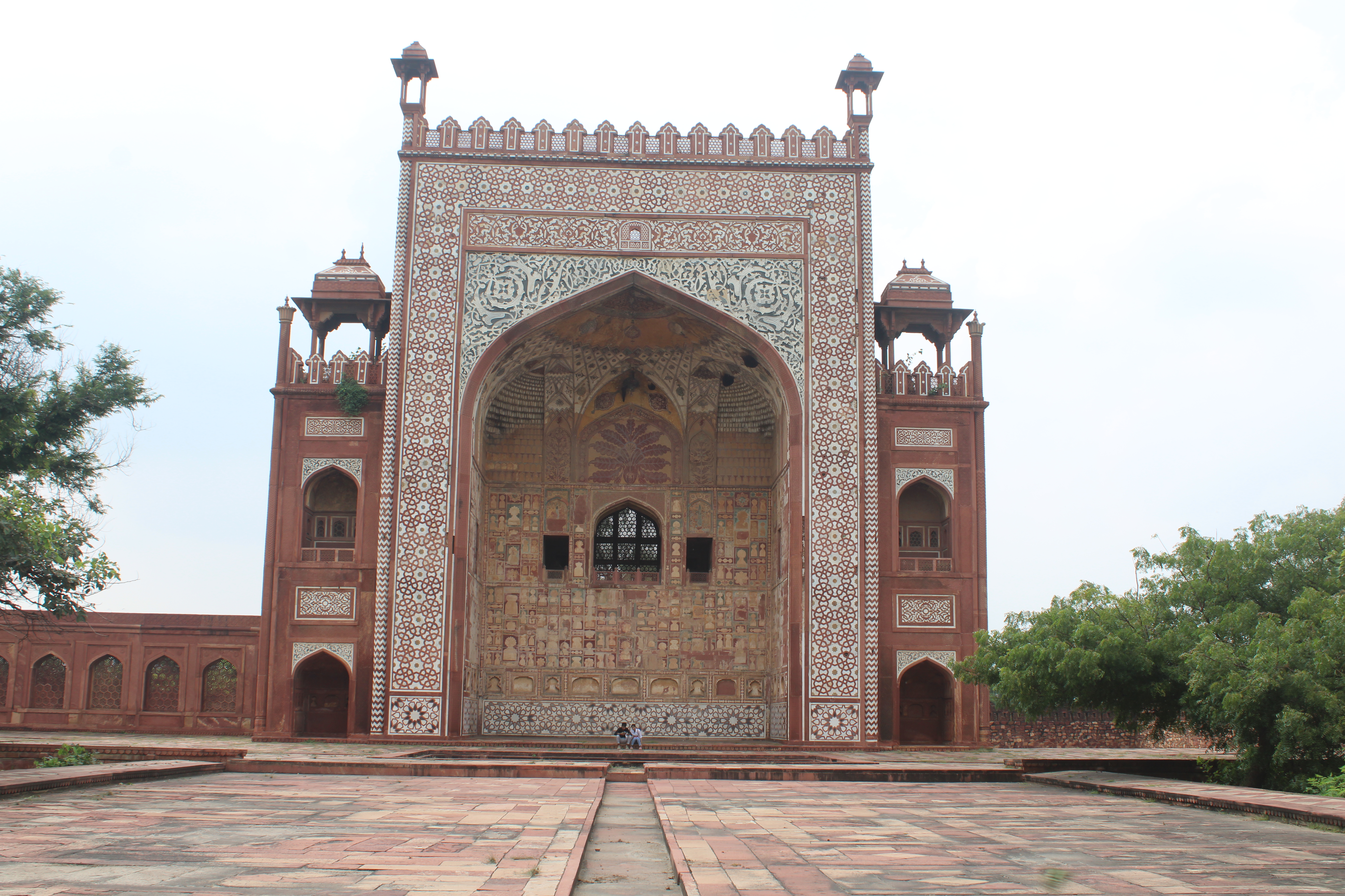 Western Gate, Akbar