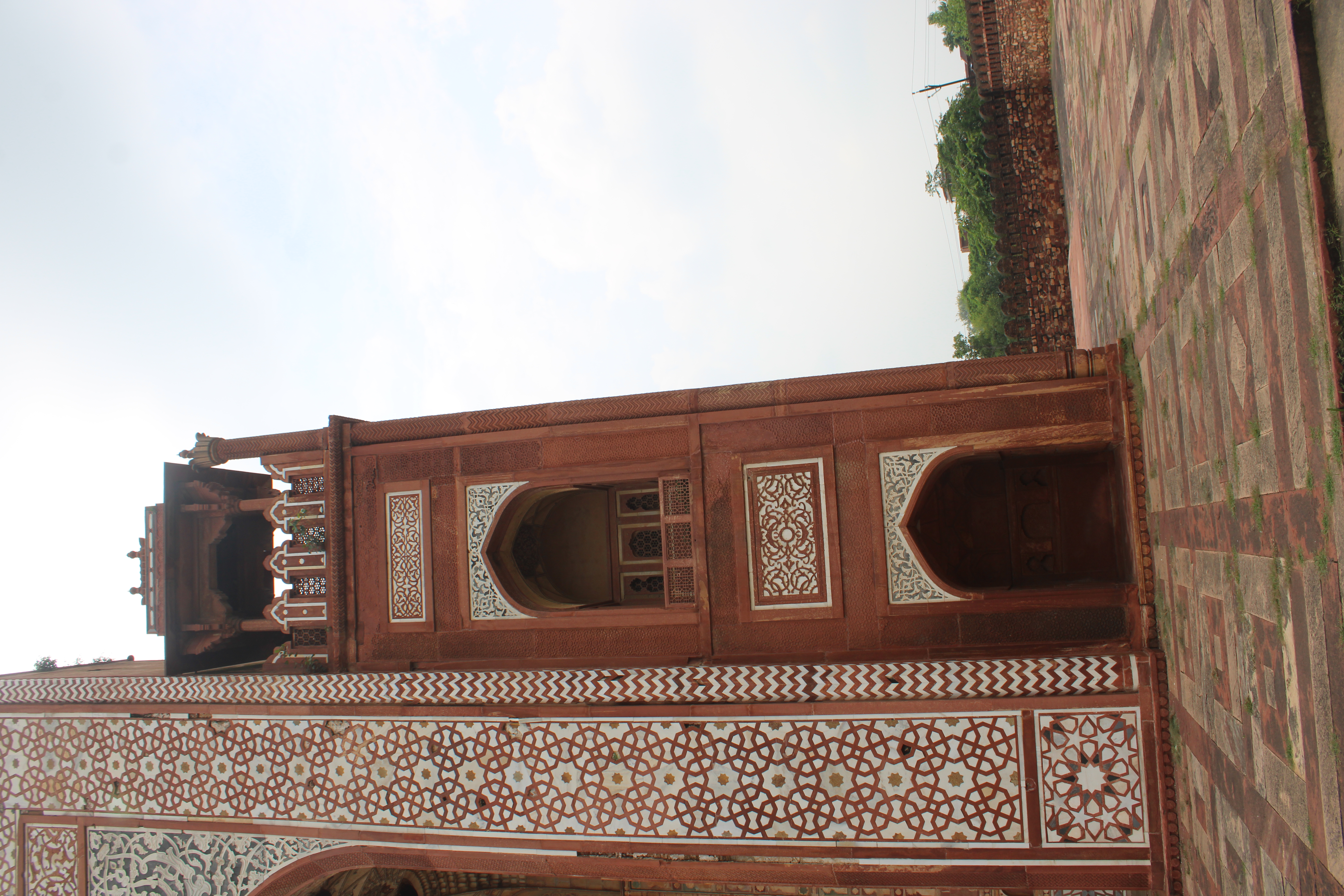 Western Gate, Akbar