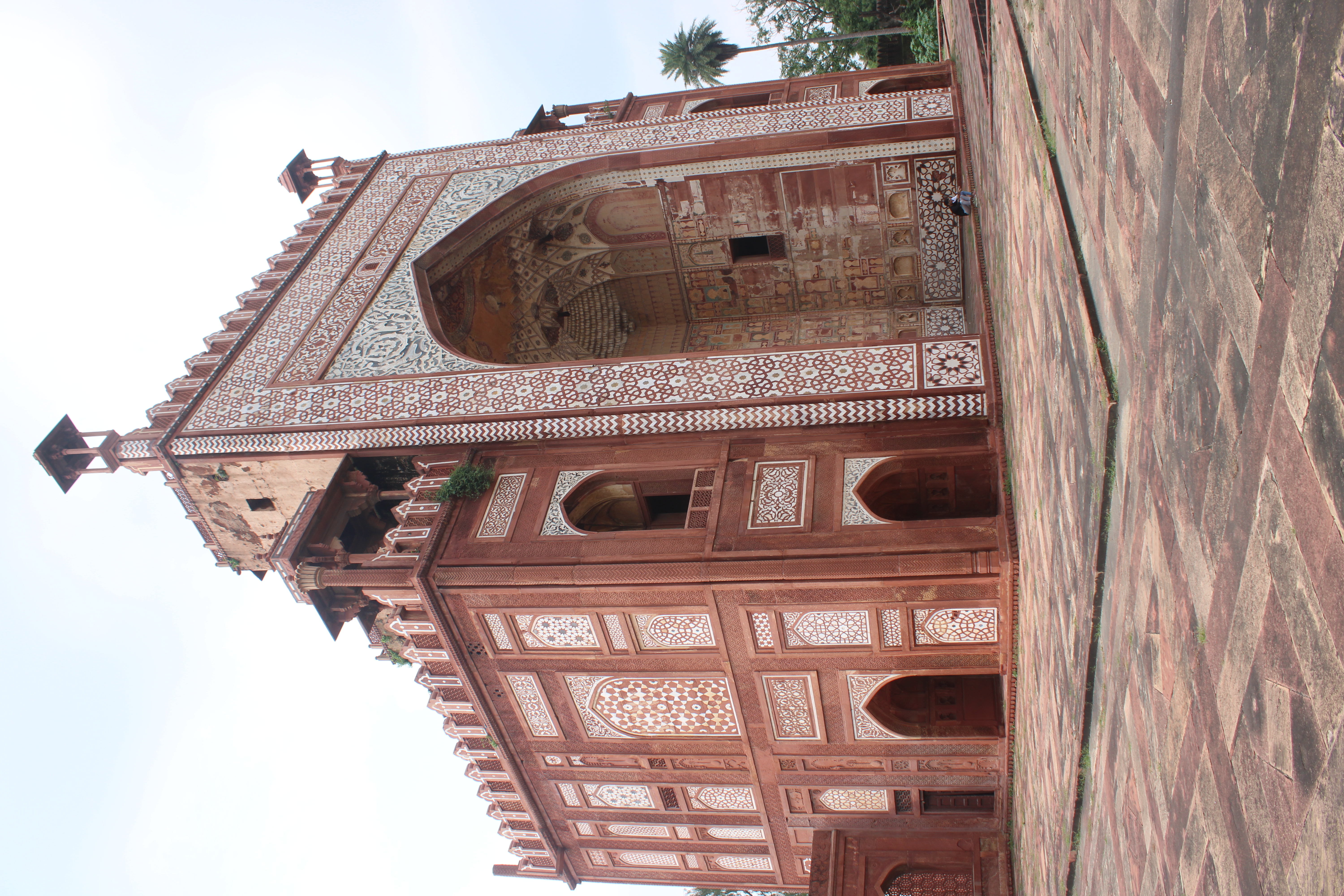 Western Gate, Akbar