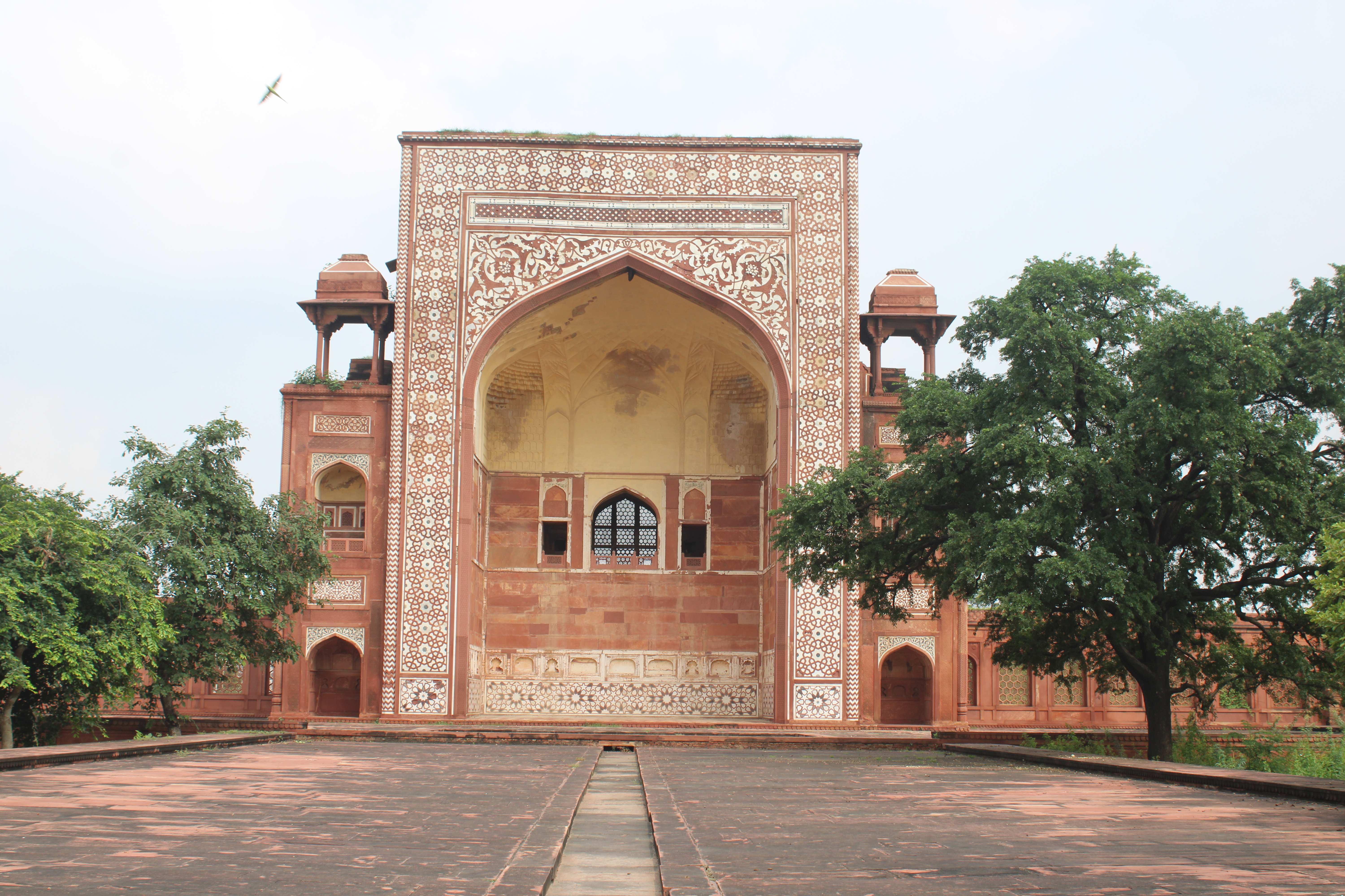 Western Gate, Akbar