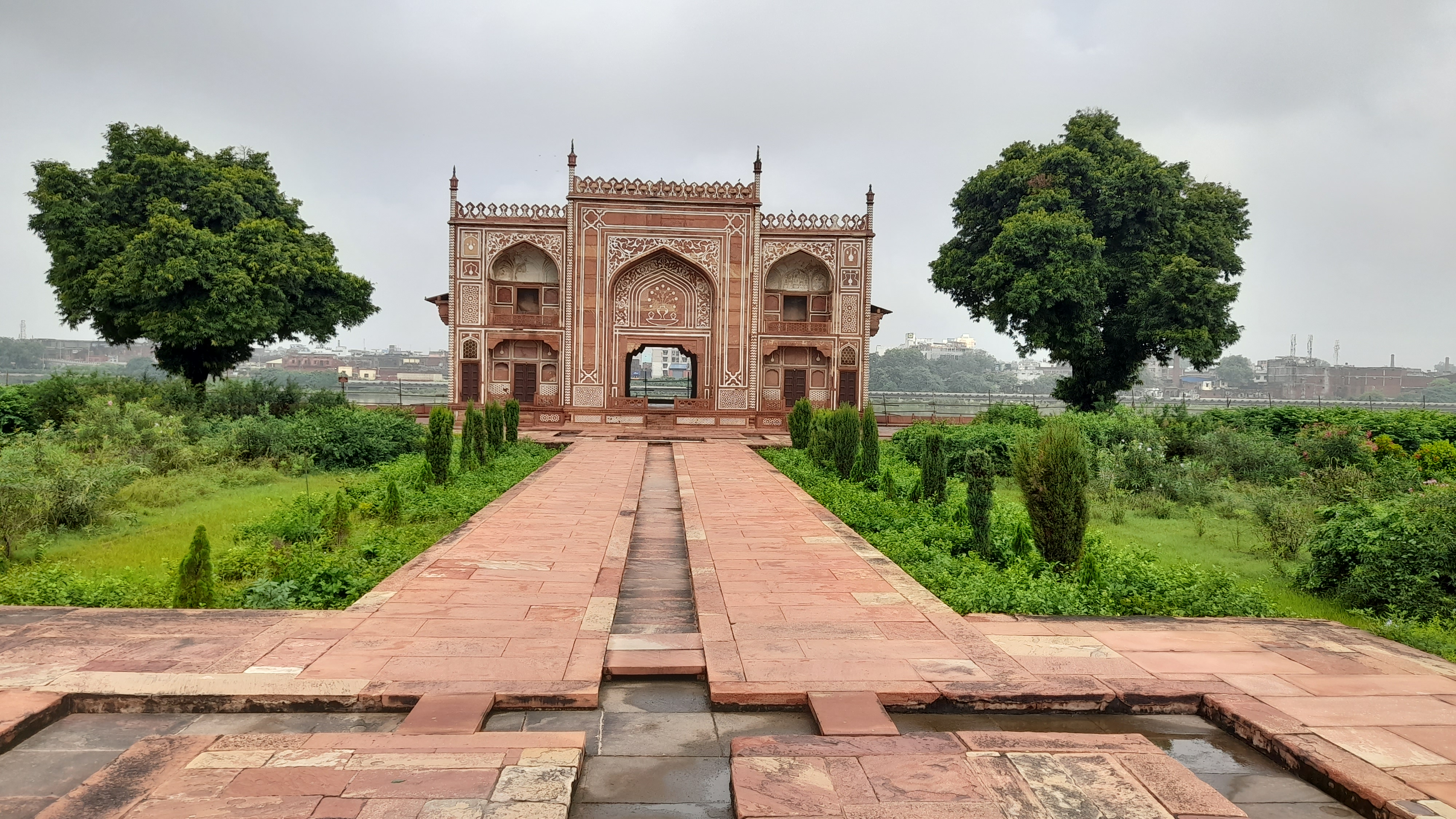 Pavilion on West, Itmad-ud-daula