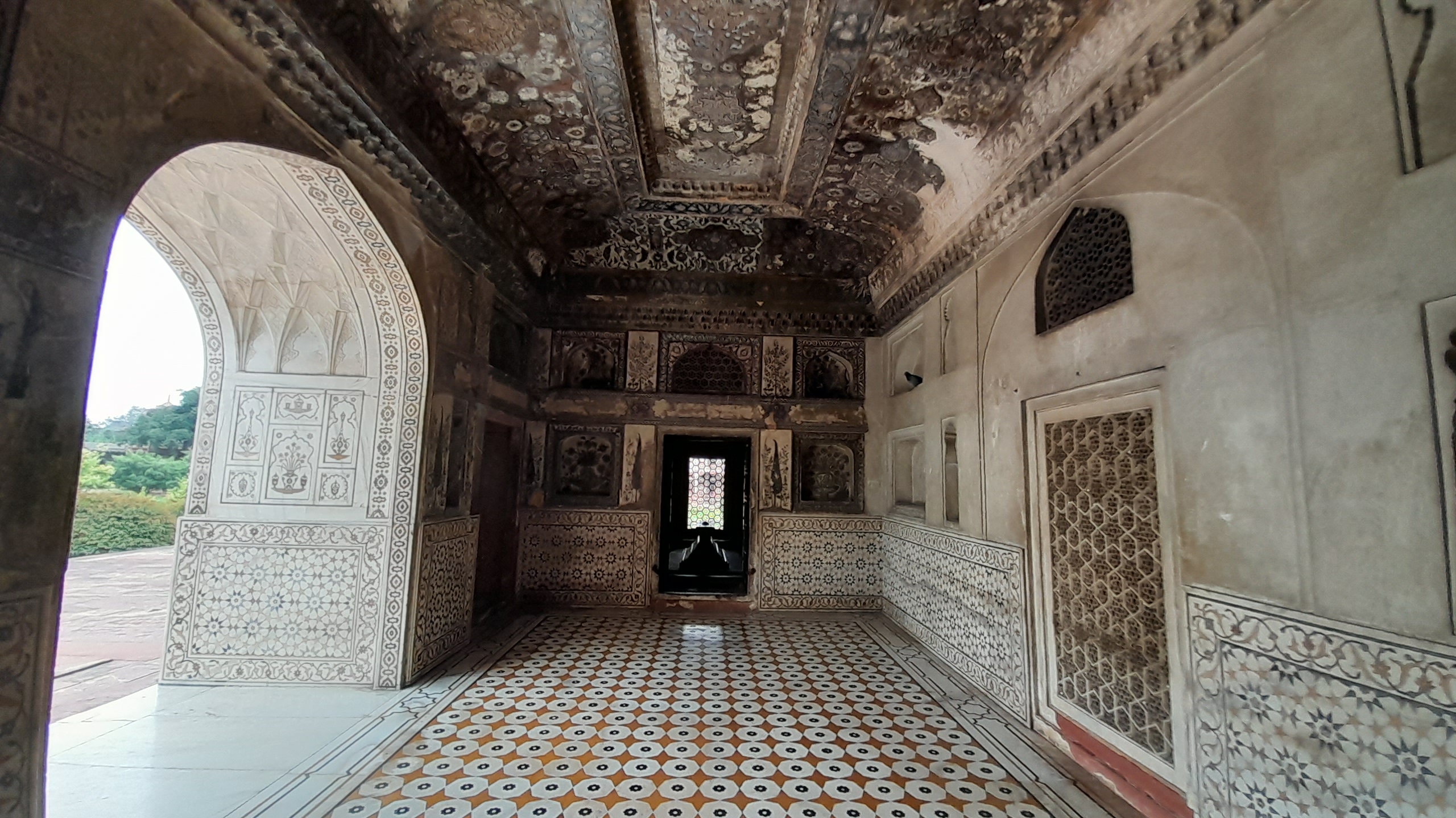 Outer chamber, Itmad-ud-daula