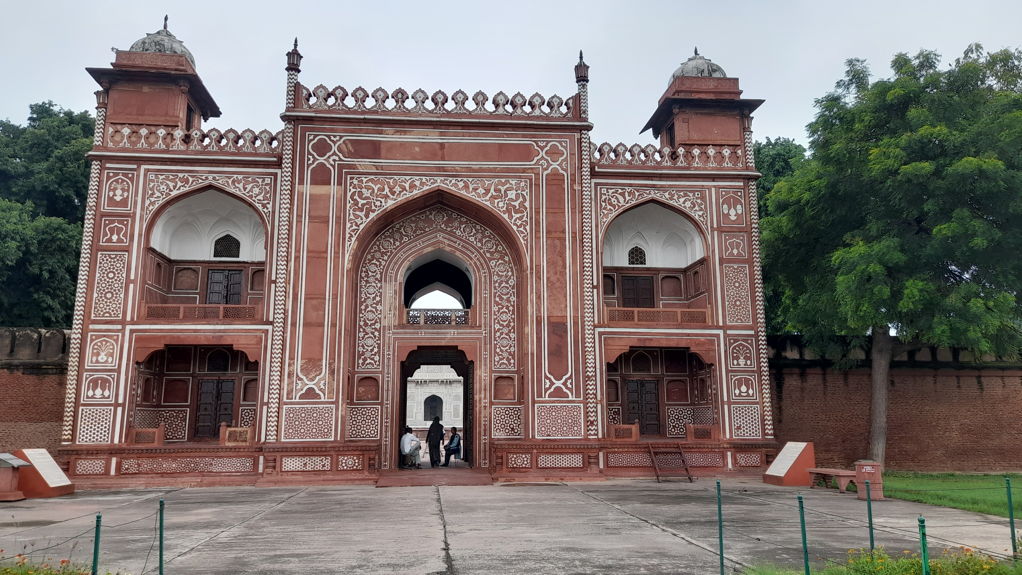 Main Gateway, Itmad-ud-daula