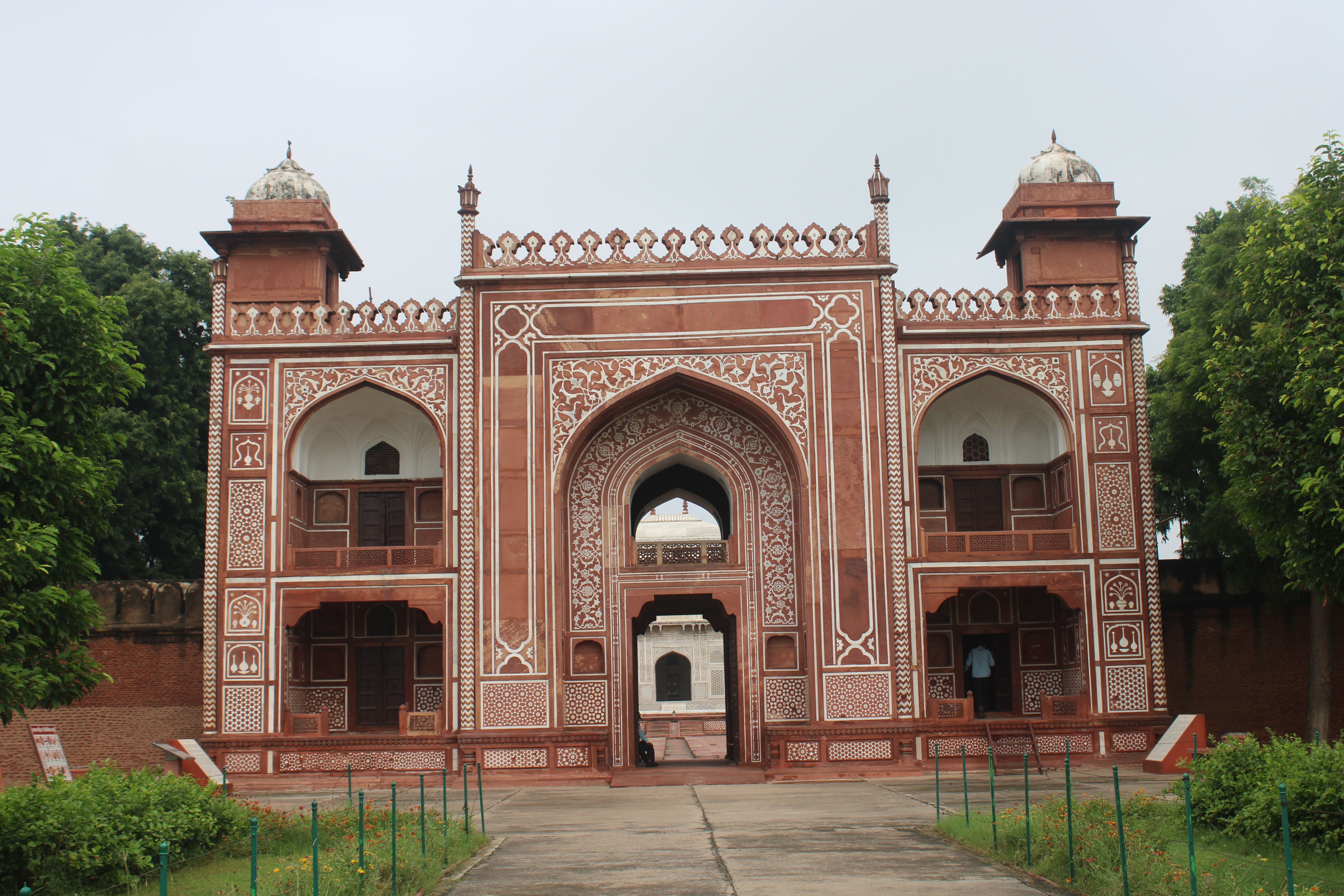 Main Gateway, Itmad-ud-daula