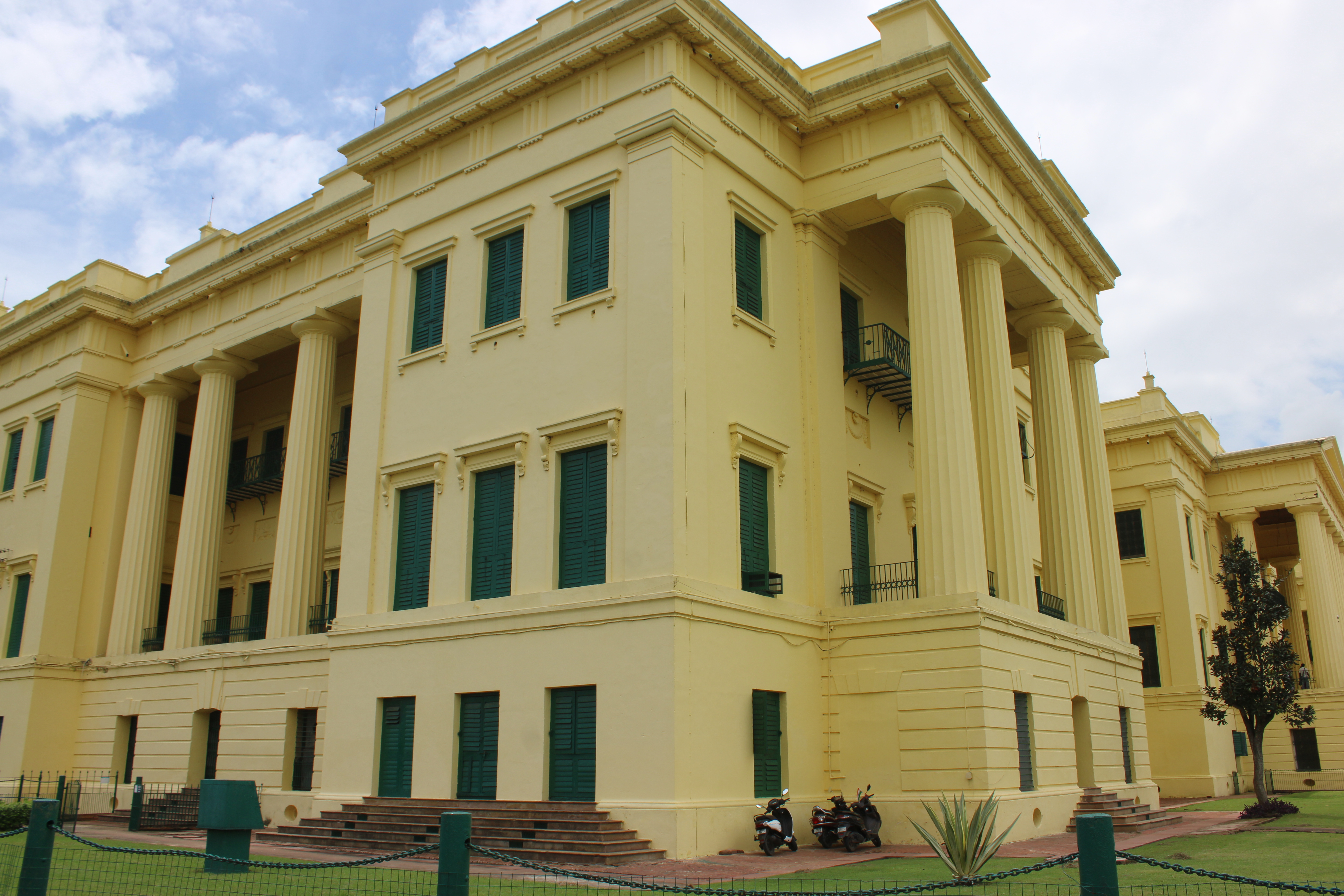 Hazarduari Palace, Murshidabad