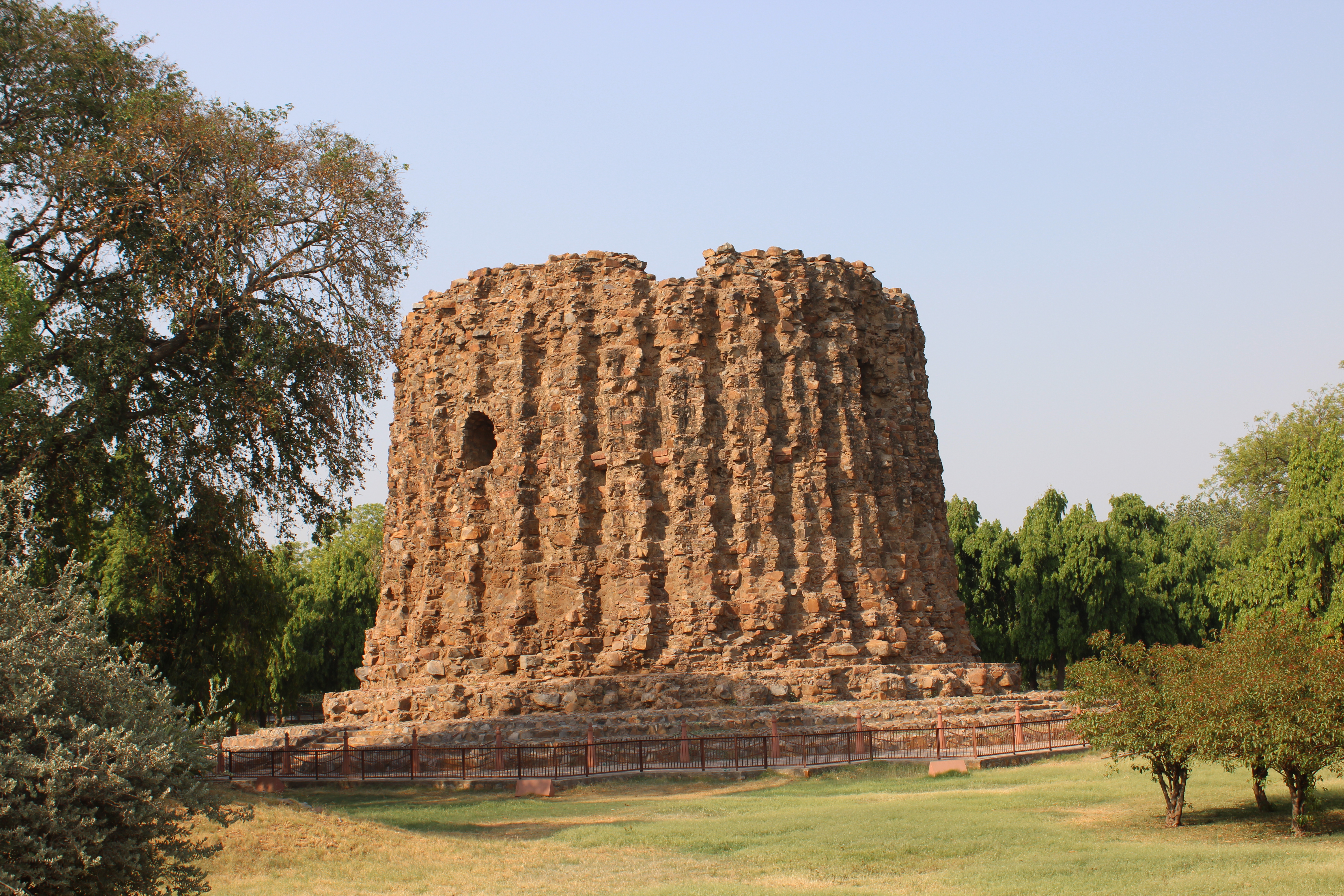 Alai Minar, Qutub Minar Complex