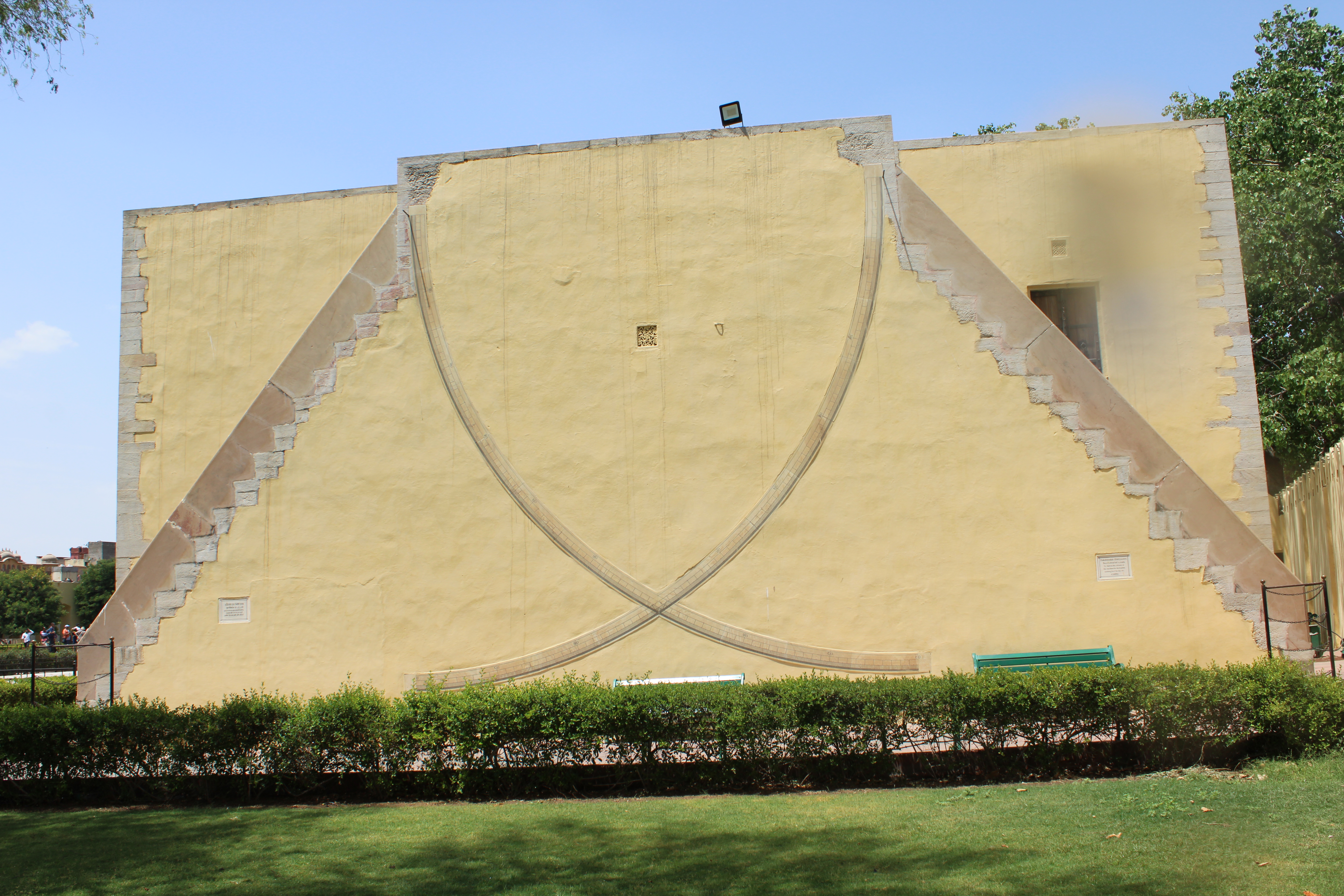 Daksinottara Bhitti, Jantar Mantar