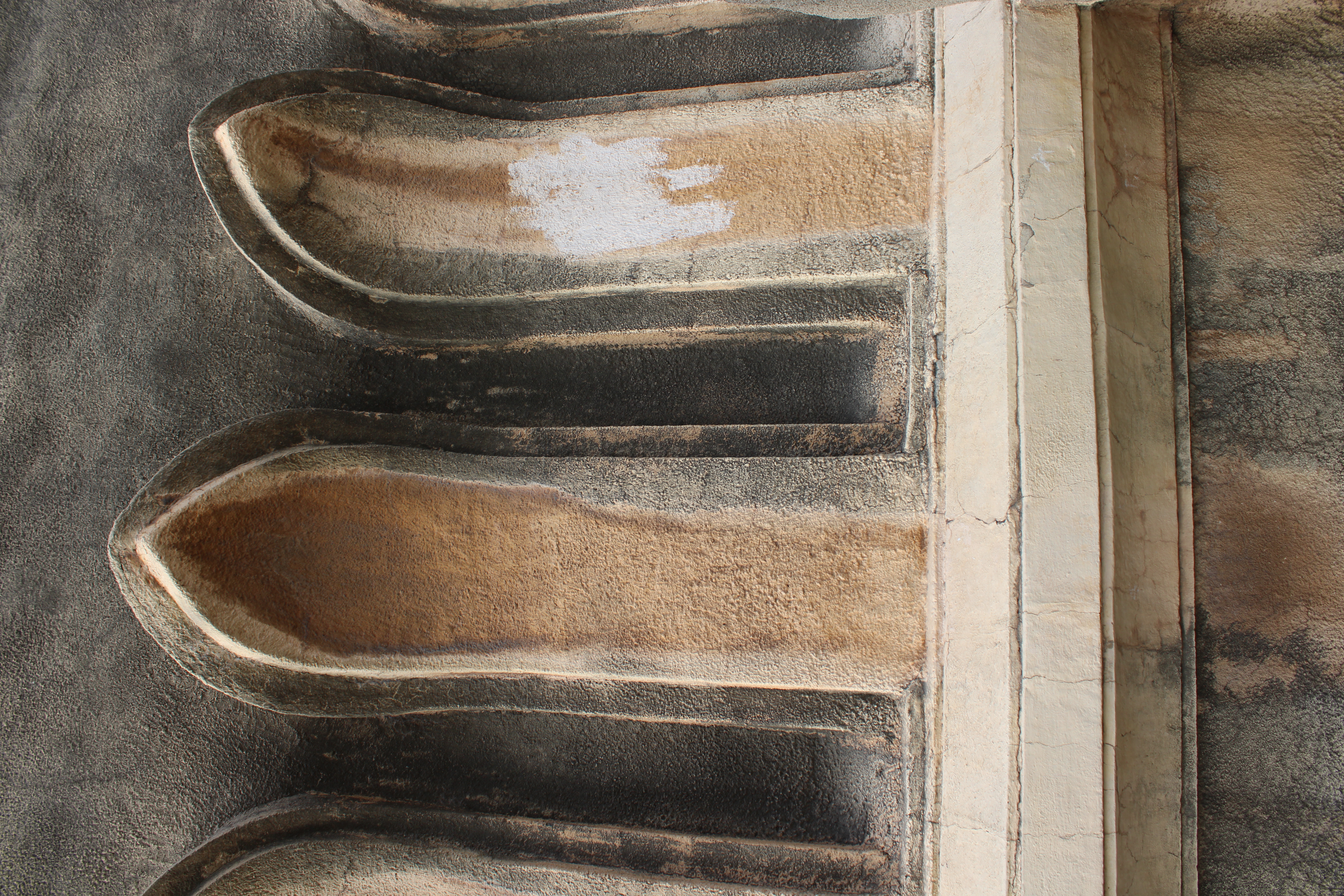 Leaf design at the base of the dome