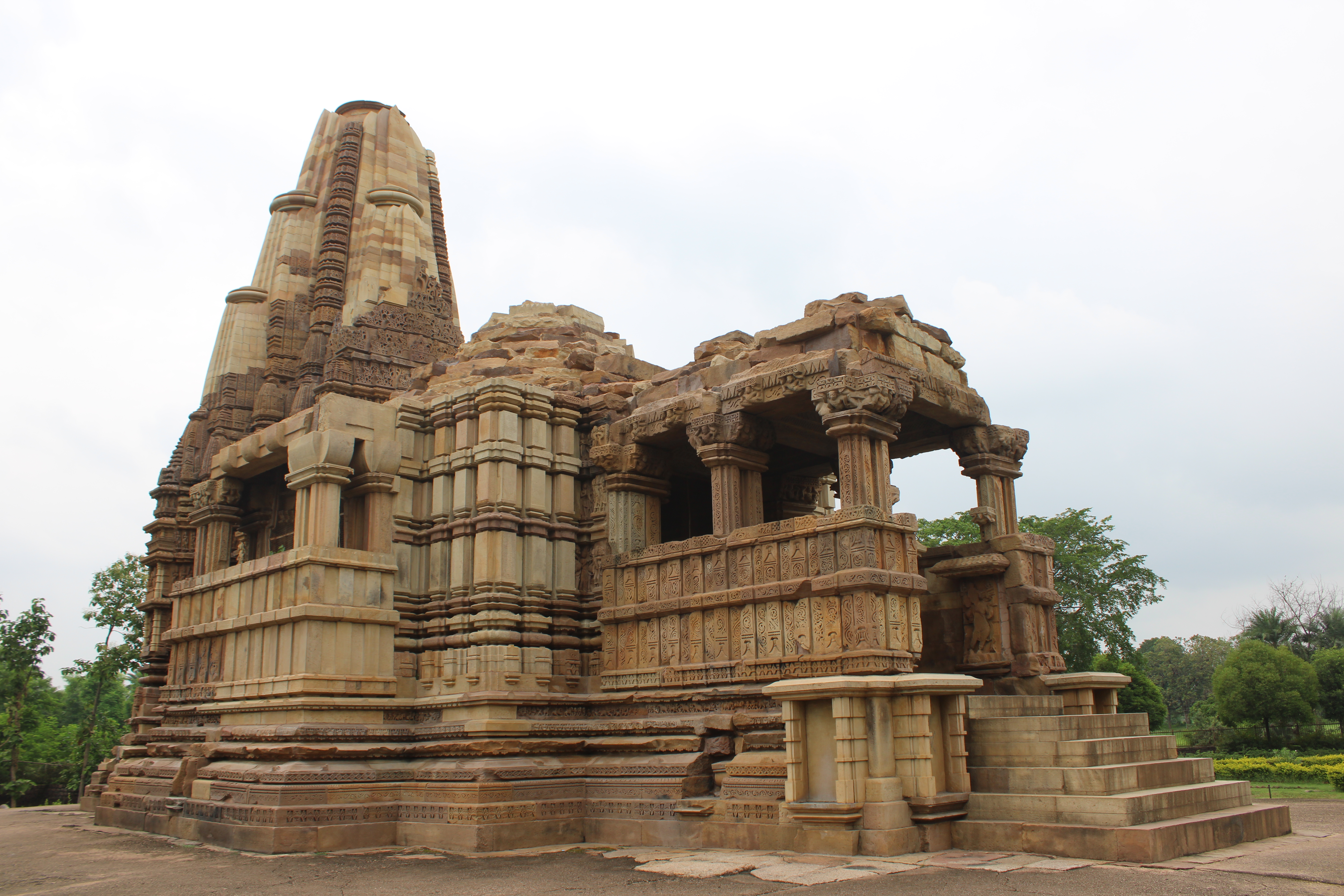 Dulhadeo Temple, Khajuraho