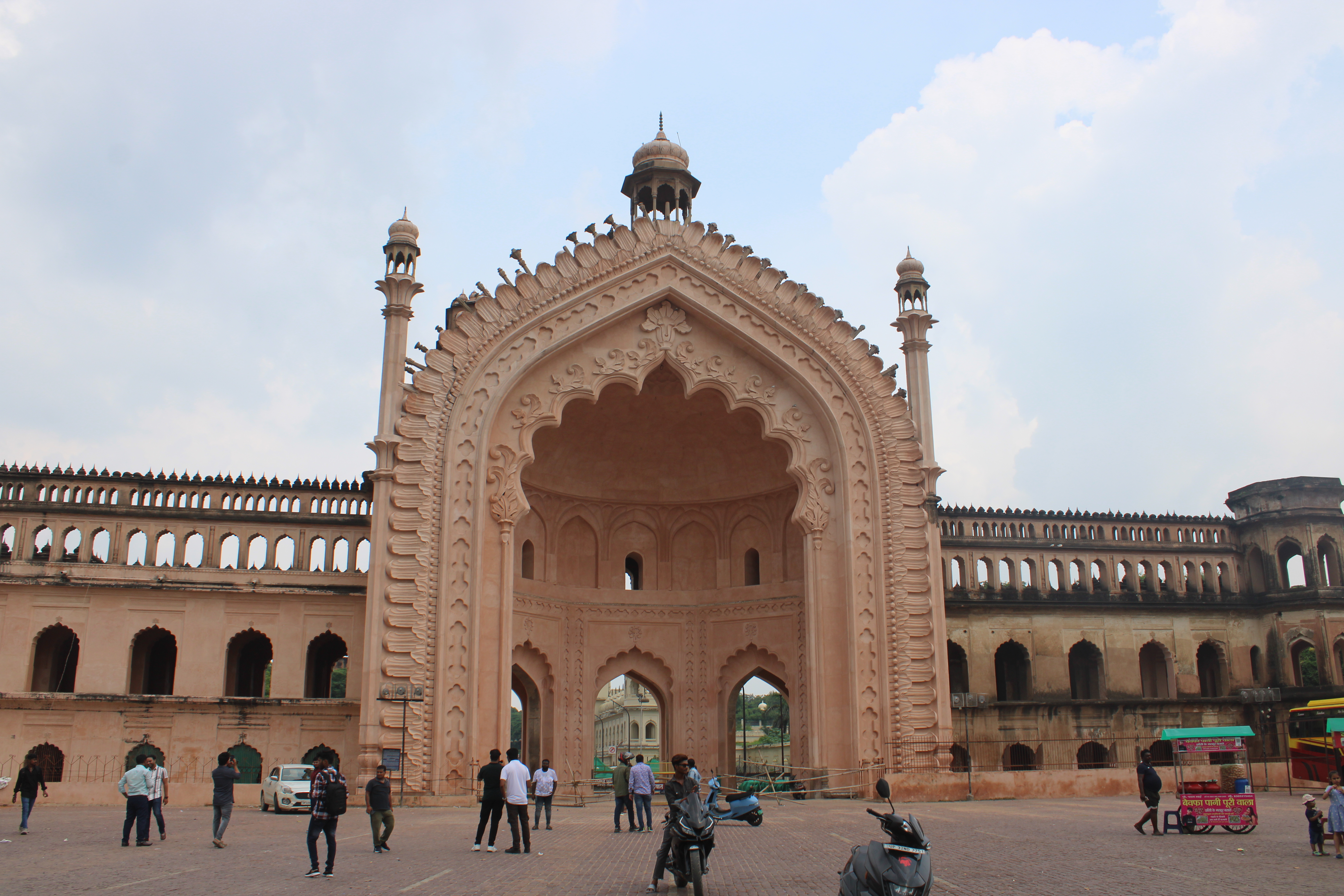 Rumi Darwaza, Lucknow