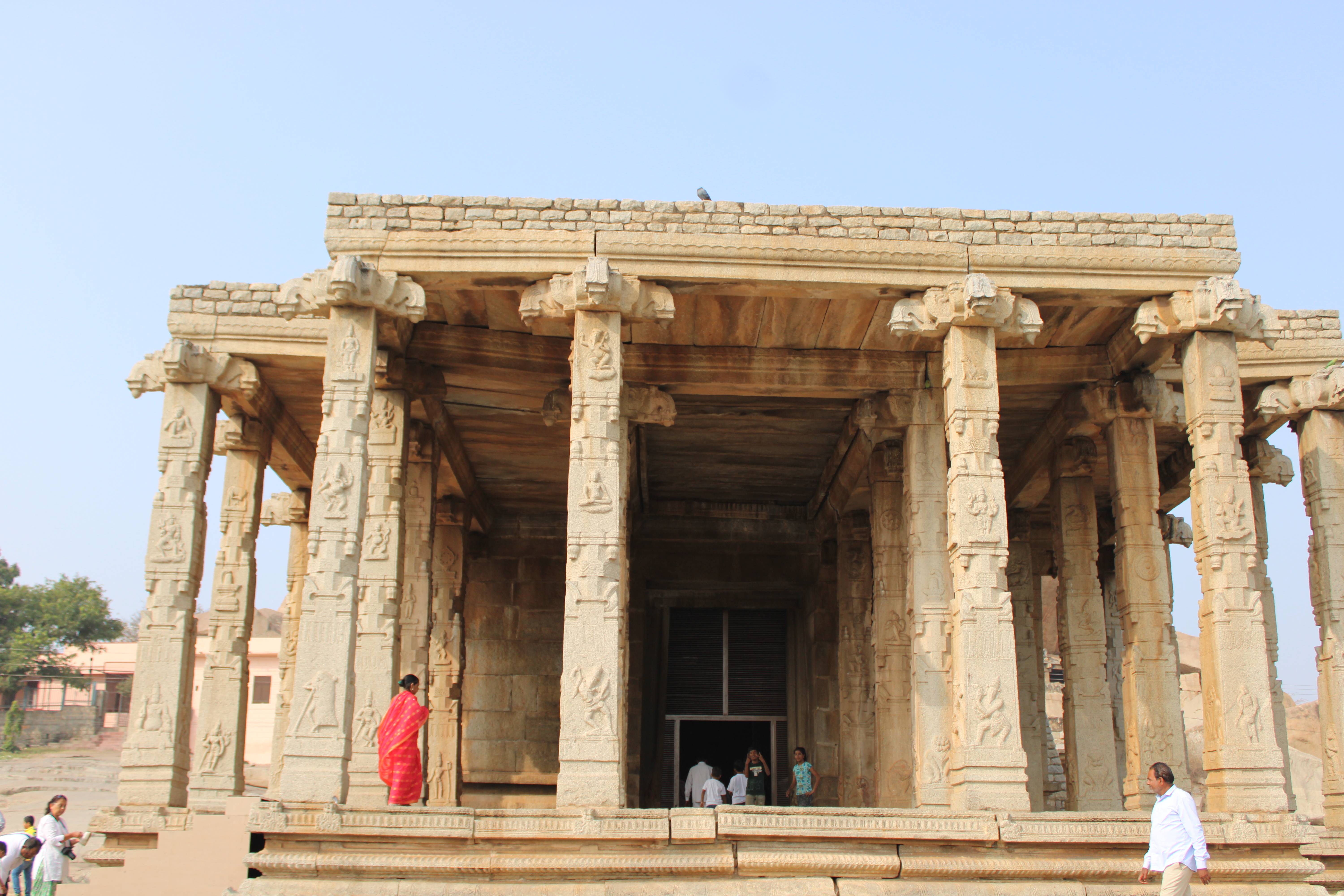 Kadalekalu Ganesha Temple, Hampi